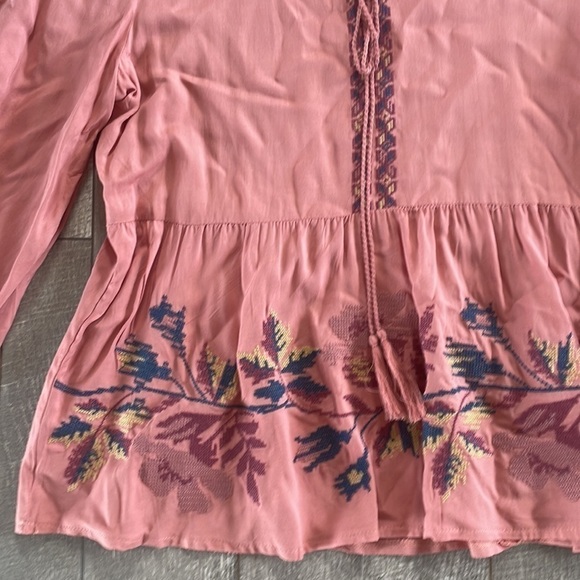 Francesca's Size Medium Pink Embroidered Peplum Bohemian Style Top - Picture 4 of 8
